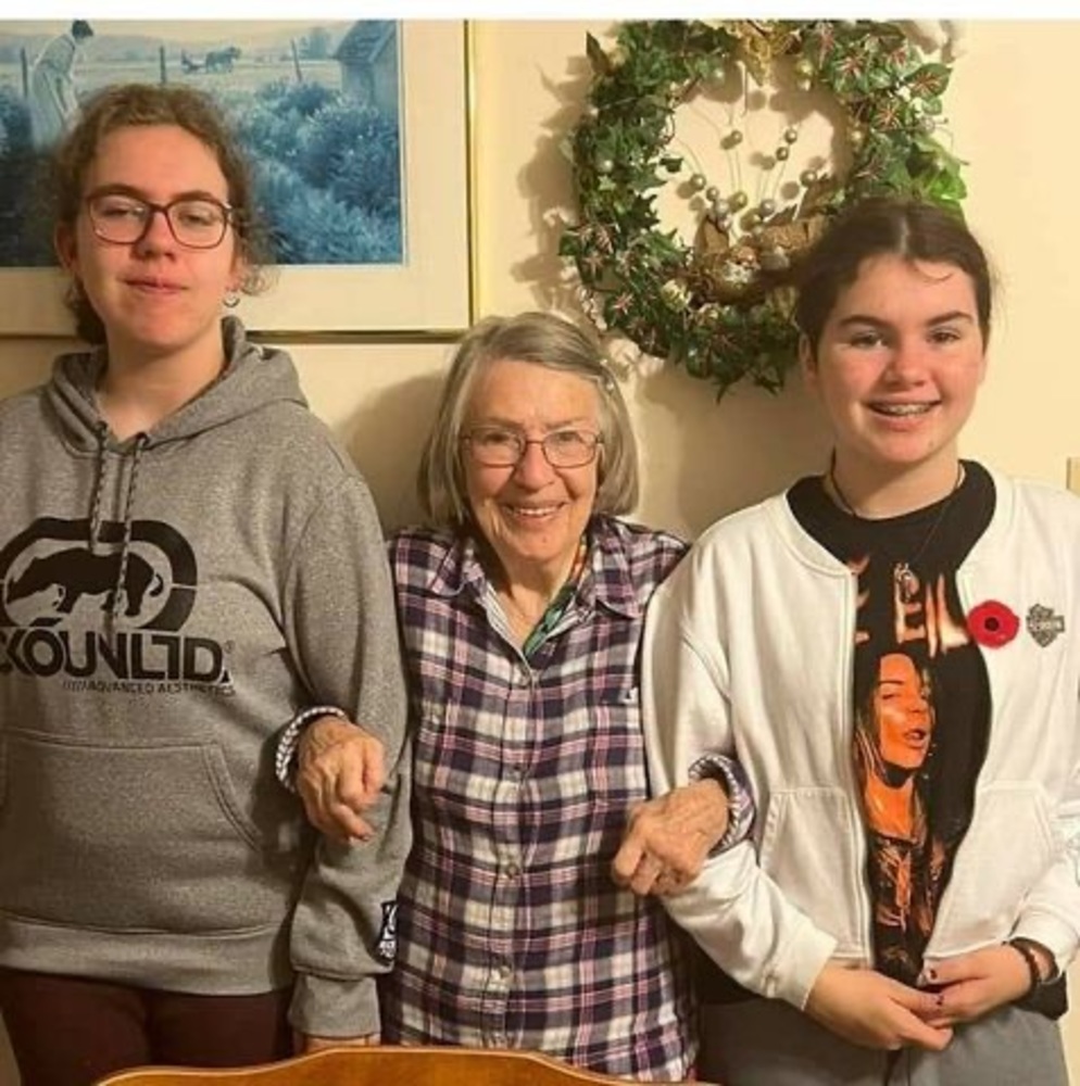 Meet your Posher, Juniper